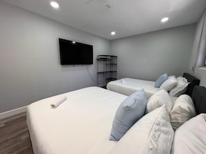 7 bedrooms, iron/ironing board, travel crib, WiFi - 7BR w/ Heated Pool Jacuzzi, Theatre (Pompano Beach)