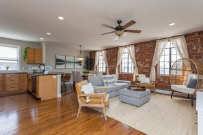 Smart TV - The Depot Loft at Shenandoah (Shenandoah)