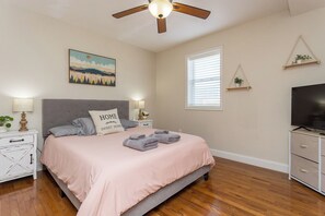 3 bedrooms, desk, iron/ironing board, WiFi - The Depot Loft at Shenandoah (Shenandoah)