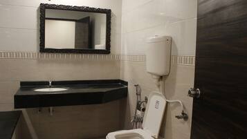 Deluxe Room | Bathroom