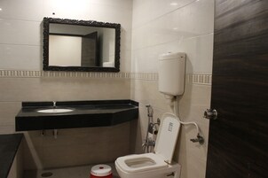 Deluxe Room | Bathroom