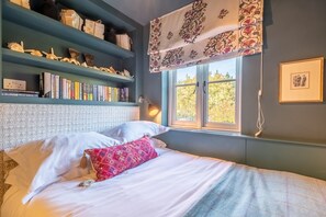 6 bedrooms, internet, bed sheets