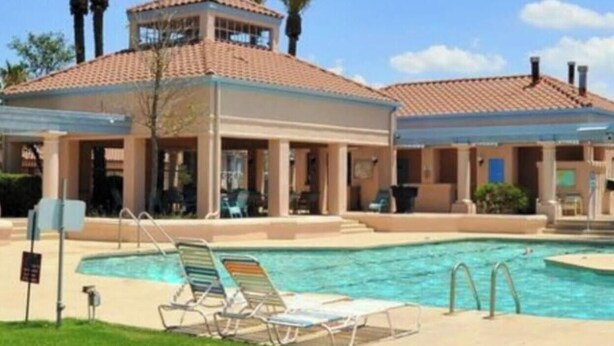 A resort with a swimming pool, lounge chairs, and palm trees. - 3BR 2.5 baths in this Quiet and Safe Community NW of Tucson Arizona. (Tucson)