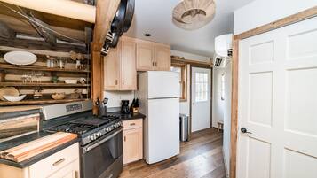 Réfrigérateur, four, plaque de cuisson, cafetiÚre/bouilloire