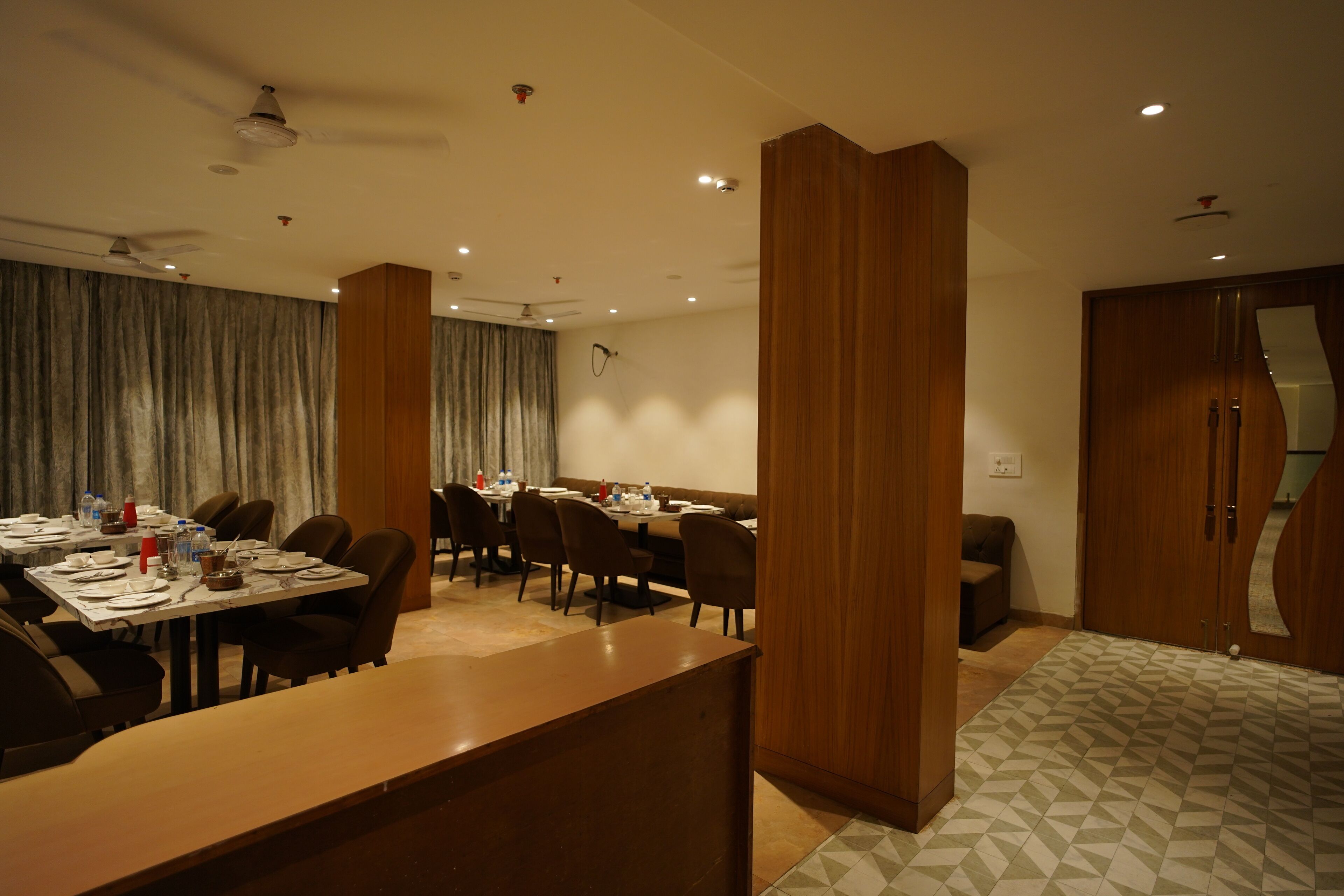 Photo - Hotel Mumbai House Express Udaipur