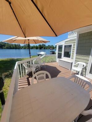 Outdoor dining - Lakeside Sunset on Lake Winnisquam! (Belmont)