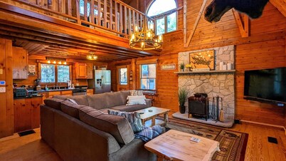 Smith's Point Retreat on Lake Winnipesaukee with indoor pool!