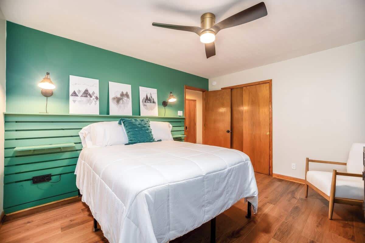 3 habitaciones, tabla de planchar con plancha, wifi y ropa de cama 