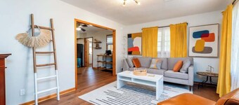 Convenient Mid Century  Sleeps 6 in Parsons, TN