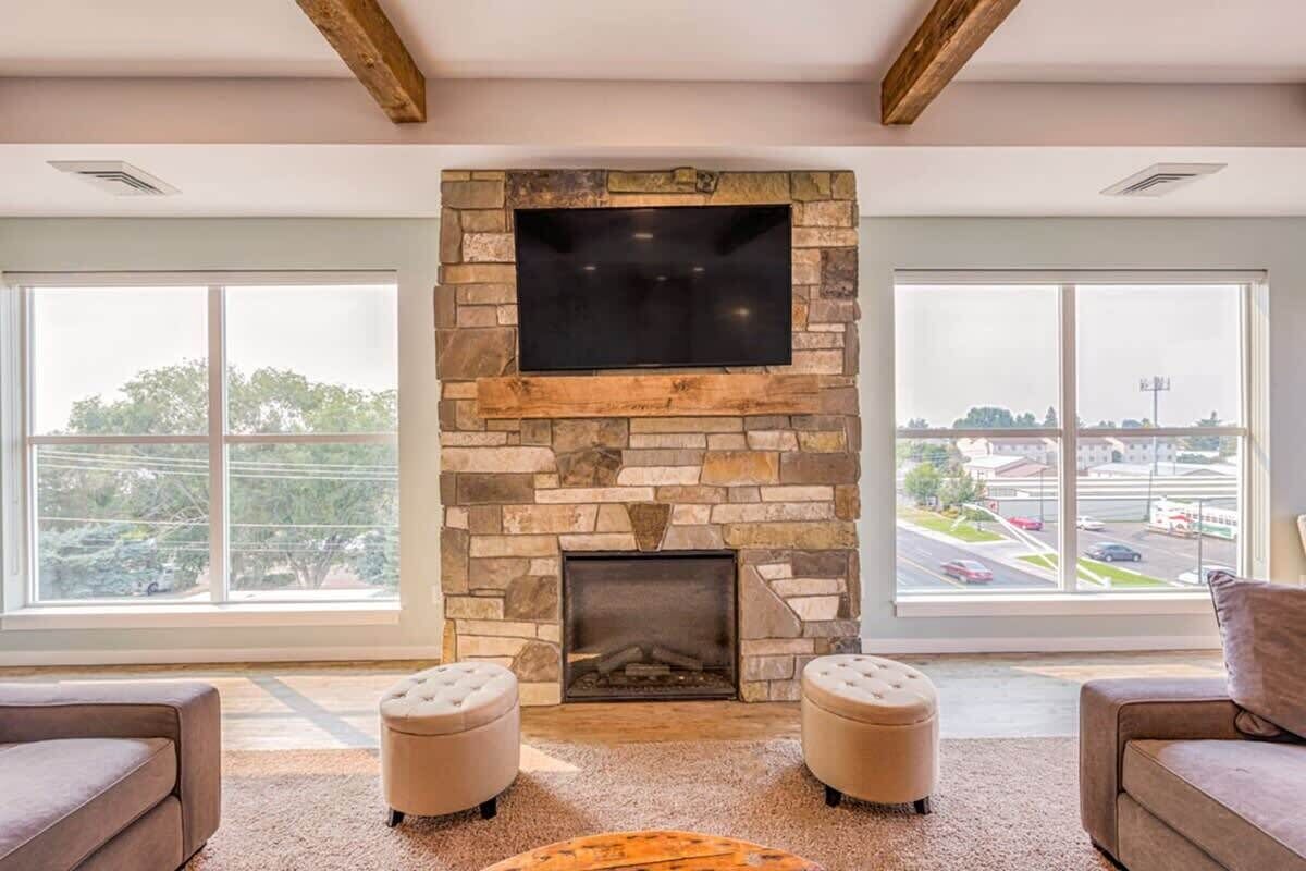 Smart-TV, Tischfußball, Arbeitsbereiche