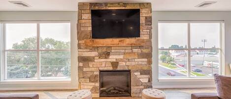 Smart-TV, Tischfußball, Arbeitsbereiche