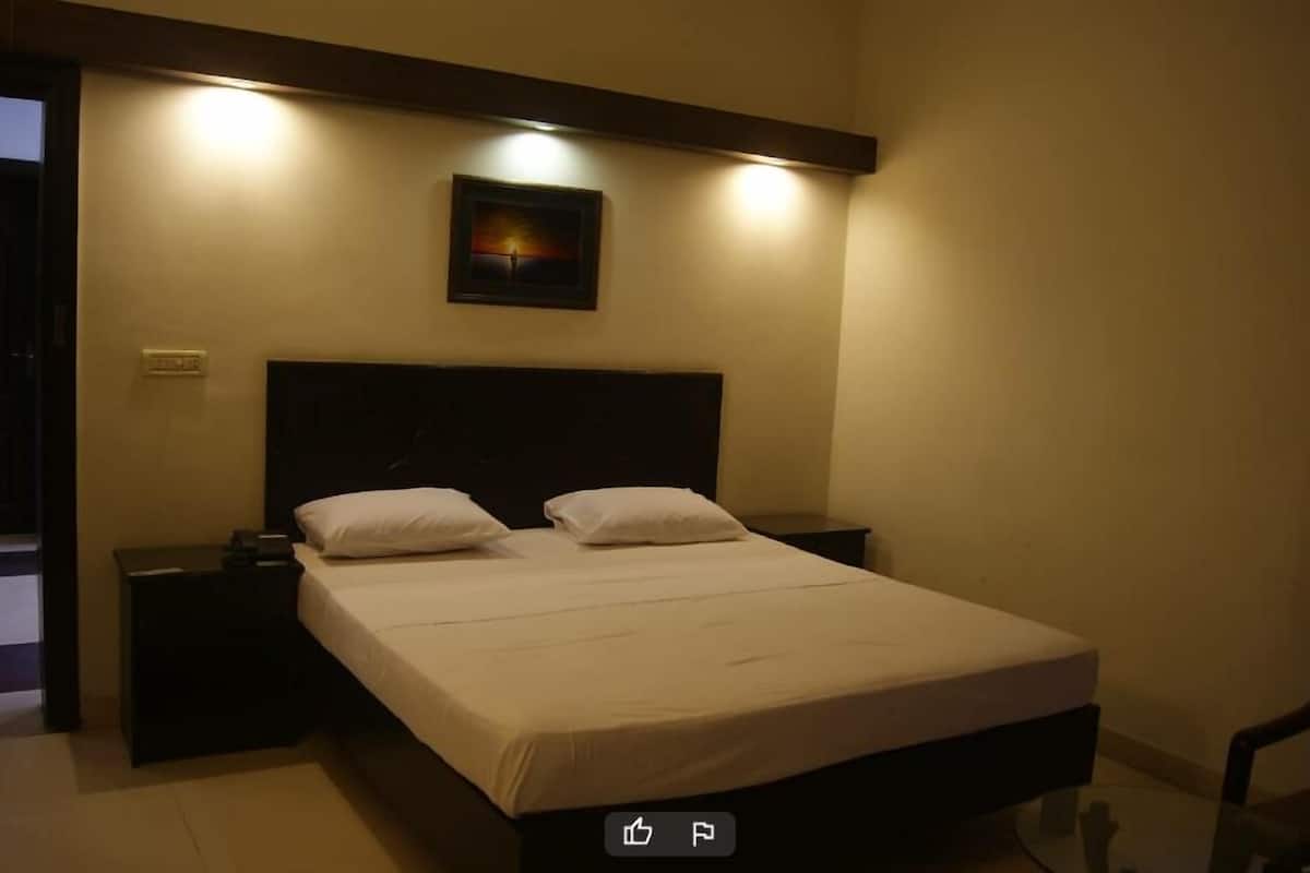 deluxe double room | 1 bedroom, free wifi, bed sheets