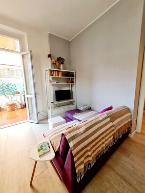 1 bedroom, iron/ironing board, free WiFi, bed sheets - Monica and Alice's Maison Apartment with Terrace (Milano)