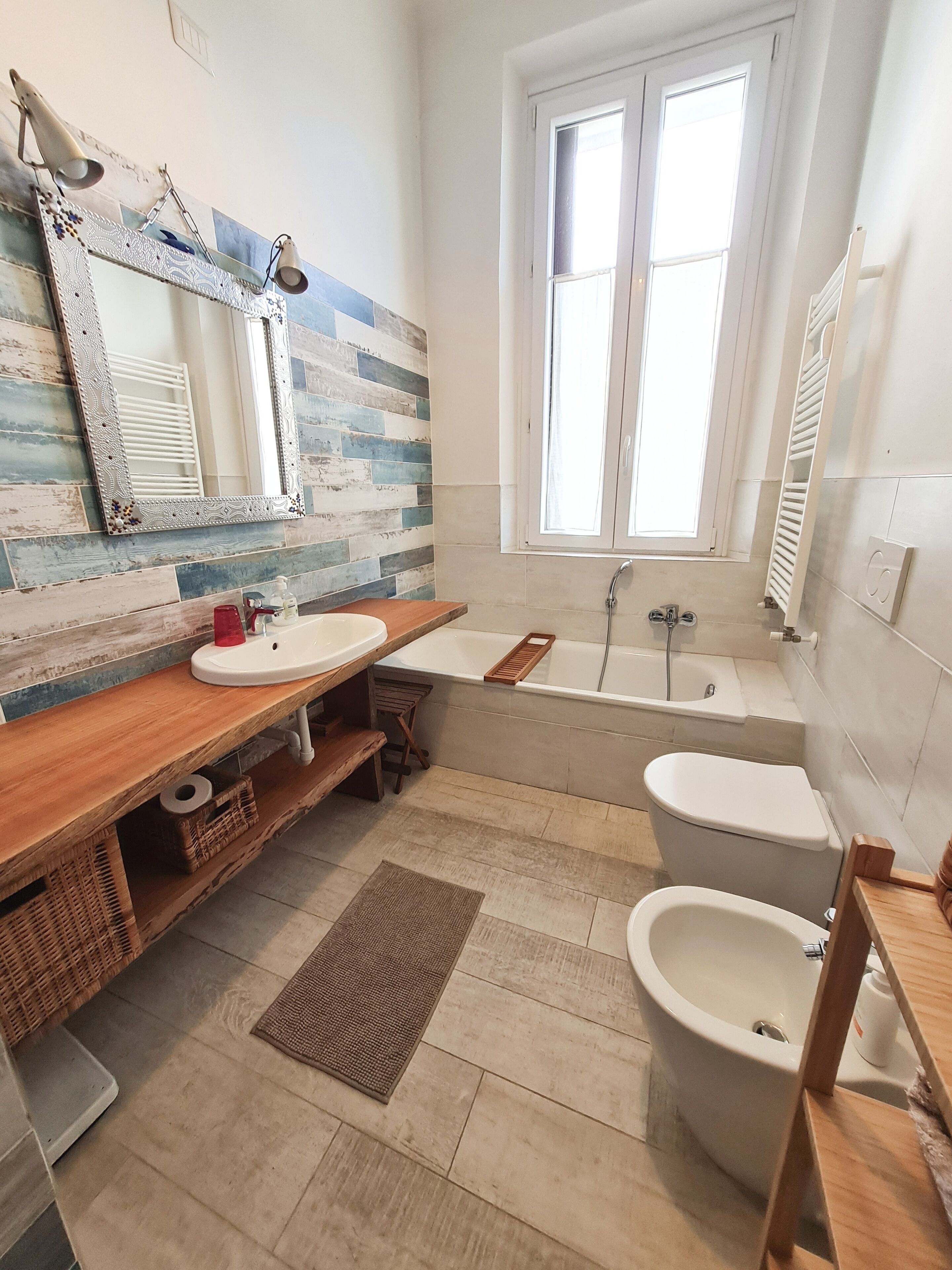 Bathtub, hair dryer, bidet, towels