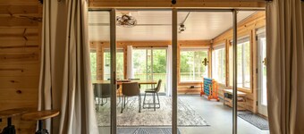 Cozy fireplace, indoor and outdoor games, records!