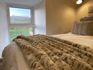 4 bedrooms, desk, free WiFi