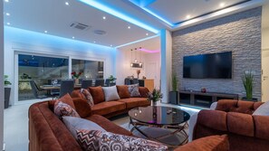 Fernseher, Tischfußball