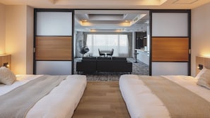 Gran Suite 6, Non Smoking | Down comforters, desk, blackout drapes, free WiFi