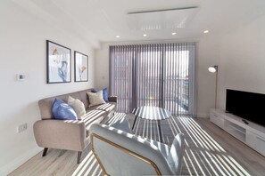 Televisión y oficina 