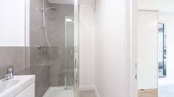 Bathtub, hair dryer, towels