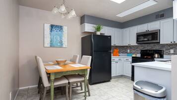 House, Multiple Beds, Kitchen, Garden View (Casa Escondido) | Dining