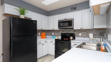 Hus - flera sängar - kök - utsikt mot trädgården (Casa Escondido) | Eget kök | Kylskåp, mikrovågsugn, ugn och spishäll