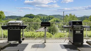 Condo (3 Bedrooms) | Property amenity