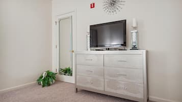 Condo (3 Bedrooms) | Property amenity