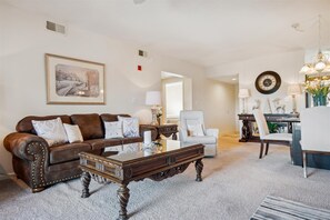 Condo (3 Bedrooms) | Property amenity