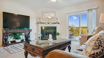Condo (3 Bedrooms) | Property amenity