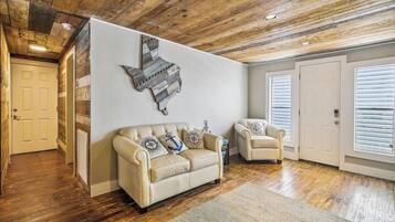 House (3 Bedrooms) | Property amenity