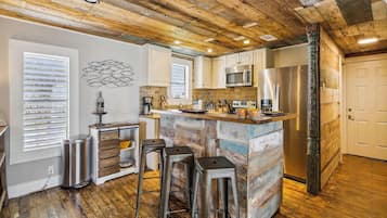 House (3 Bedrooms) | Property amenity