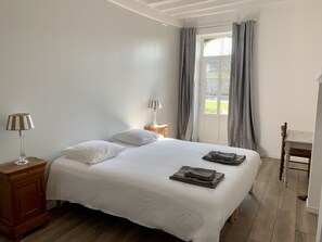 6 Schlafzimmer, Bügeleisen/Bügelbrett, Bettwäsche