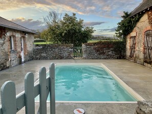 Outdoor pool, a heated pool - Welcome to the Farm (Bécon-les-Granits)