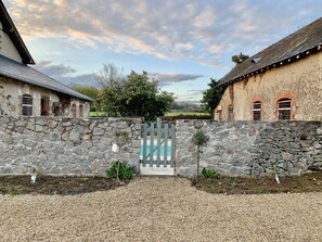 Property grounds - Welcome to the Farm (Bécon-les-Granits)
