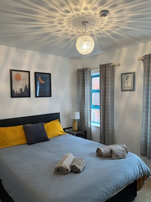 2 bedrooms, desk, iron/ironing board, free WiFi