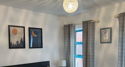 Twenty QC by the River - Two bedroom city centre apartment with river view