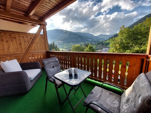 ALPENFLAIR-Inciting ski-to-door apartment