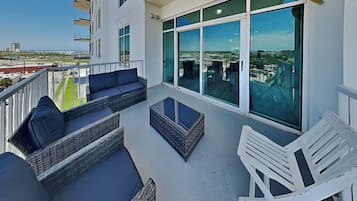 Condo (2 Bedrooms) | Property amenity