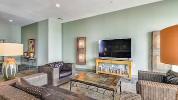 Condo (2 Bedrooms) | Property amenity