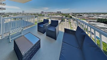 Condo (2 Bedrooms) | Property amenity