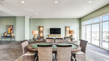 Condo (2 Bedrooms) | Property amenity