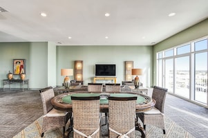 Condo (2 Bedrooms) | Property amenity
