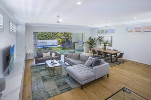 Netflix, streaming services - Manly Oasis, 5bd, 3 King bd,Pool (Manly)