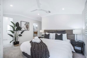 5 bedrooms, desk - Manly Oasis, 5bd, 3 King bd,Pool (Manly)