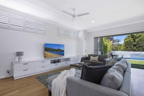 Netflix, streaming services - Manly Oasis, 5bd, 3 King bd,Pool (Manly)