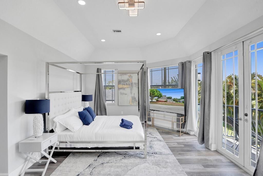 7 bedrooms, iron/ironing board, WiFi, bed sheets