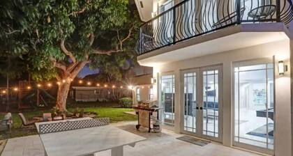 Stunning New Pool Jacuzzi 7BR Game Room Walk to the beach