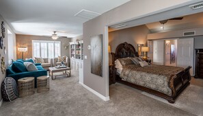 5 Schlafzimmer, Zimmersafe, Schreibtisch, Bügeleisen/Bügelbrett