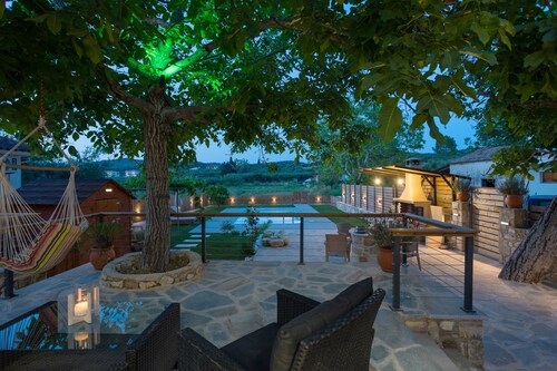 Villa "Athina's House" with Mountain View, Pool & Wi-Fi